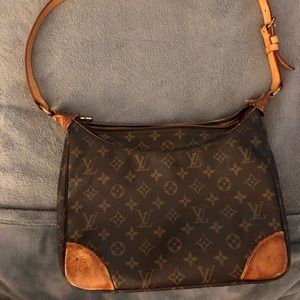 Authentic Louis Vuitton Boulogne 30.
